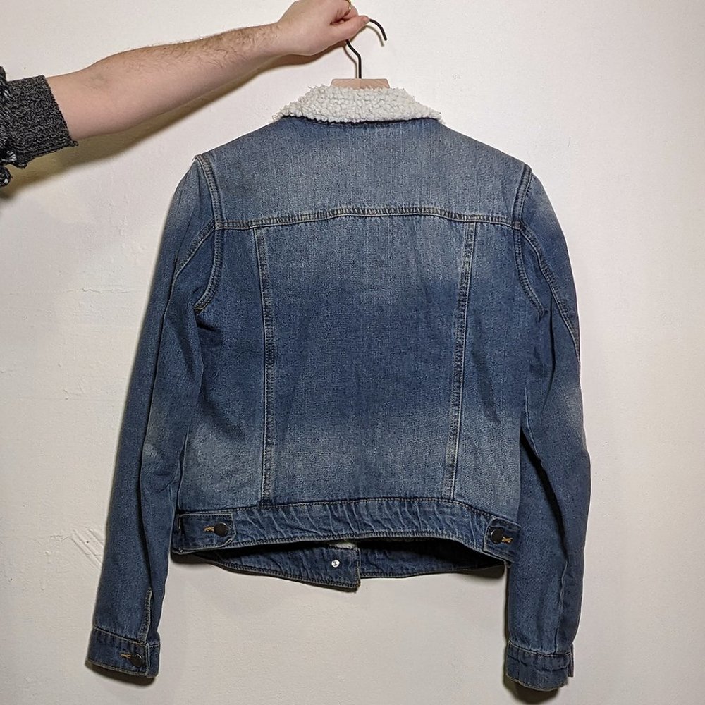 francesca's miami light wash denim sherpa jacket - Picture 5 of 6